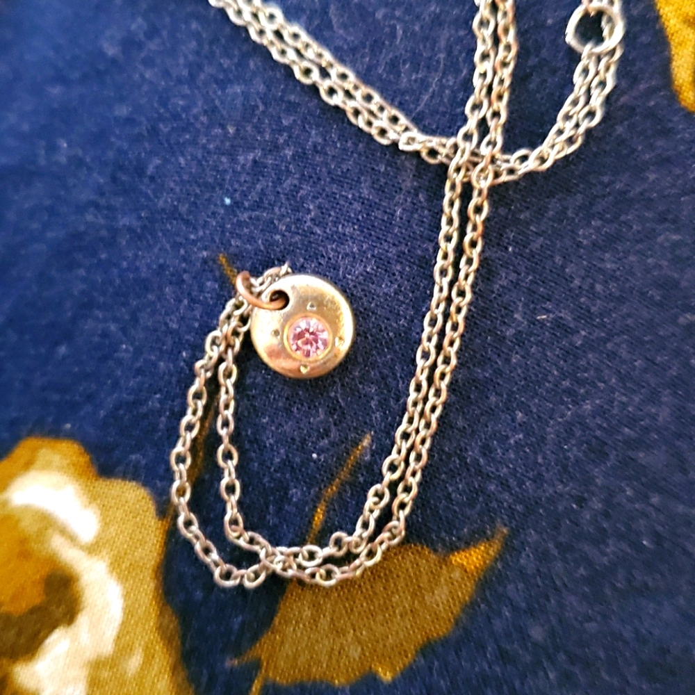 Gold pendant necklace